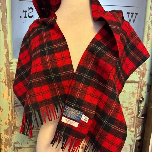 Vintage 1970’s Pendleton Red and Black Wool Tartan Scarf ( please see all photos - Picture 4 of 6
